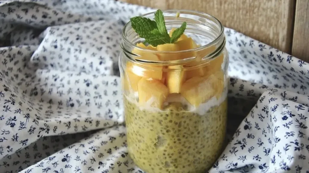 Mangolu Chia Puding Tarifi: Süzme Yoğurtlu Proteinli Kavanoz Kahvaltı