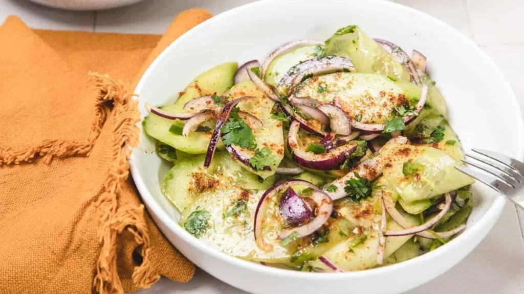 Pepino Carpaccio Tarifi: Keçi Peyniri, Ballı Tarçınlı Ceviz ve Kekikli Sos